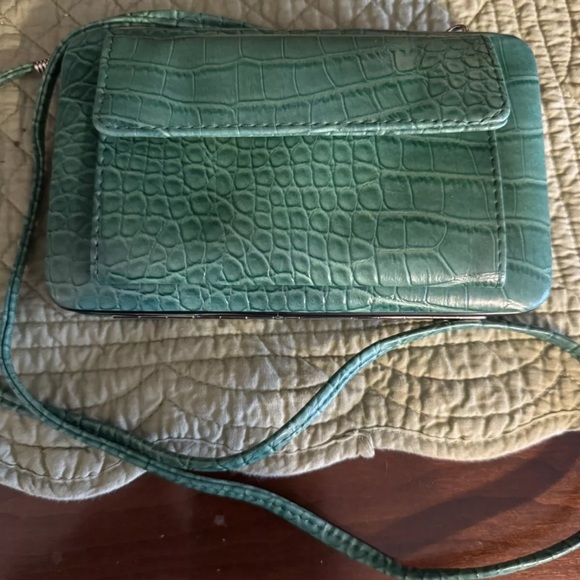 Green faux alligator crossbody wallet. EUC. Beautiful little crossbody. Paige - Picture 2 of 7